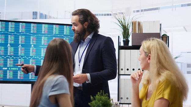 financial adviser offering advice budgeting investing stock market 482257 107260